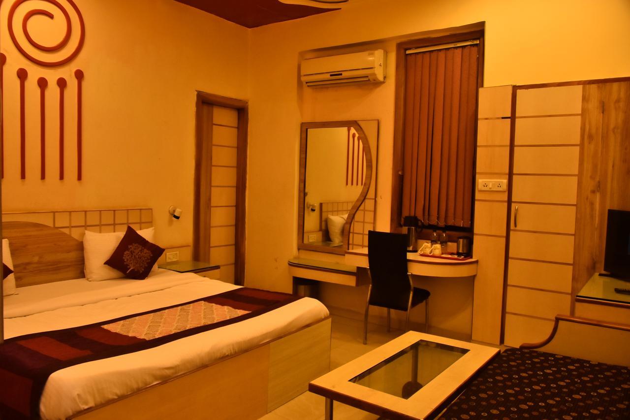 קאנפור Hotel Deep מראה חיצוני תמונה