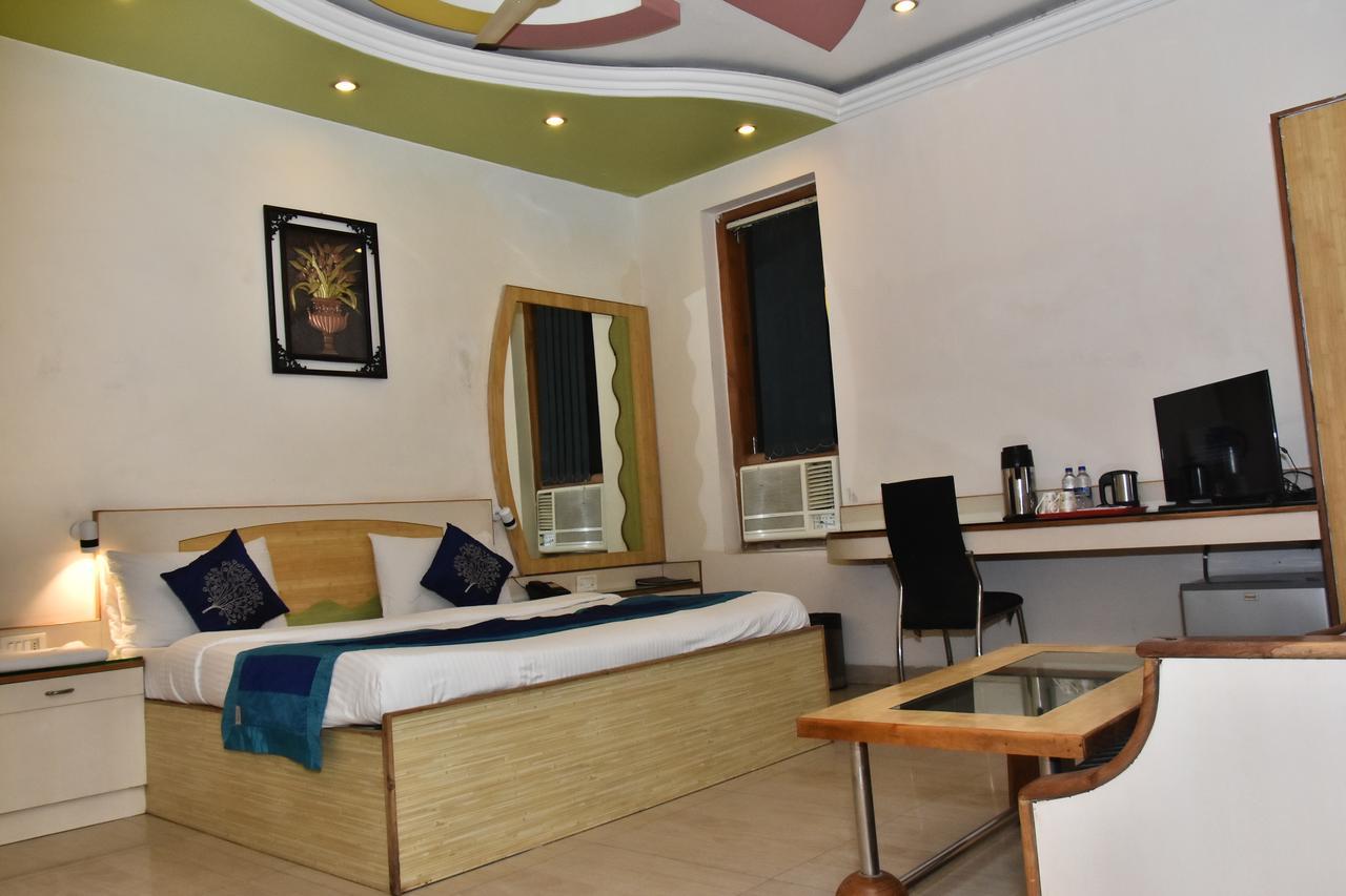 קאנפור Hotel Deep מראה חיצוני תמונה