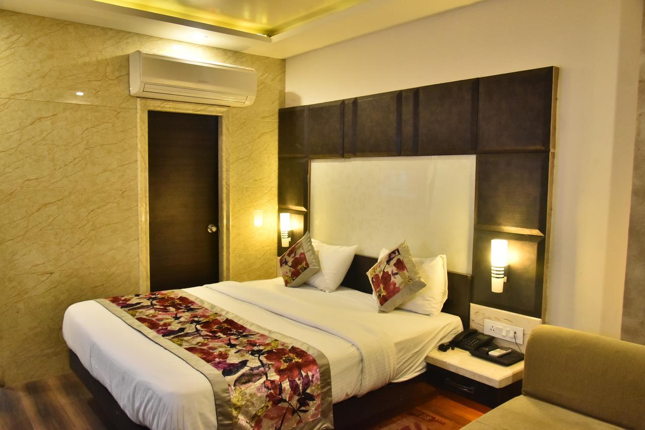 קאנפור Hotel Deep מראה חיצוני תמונה